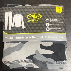 *Nwt*Youth boys Size M Camo thermal underwear set